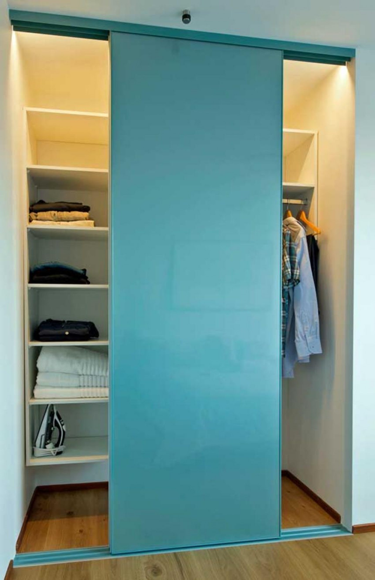 SetWidth850 Feature wardrobe doors Semi frameless 800 Series door Seratone Sneaky mist