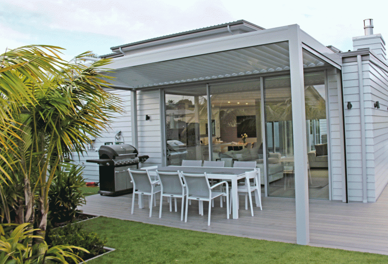 SetWidth850 Freestanding Bask louvre roof with drop down awning stored away