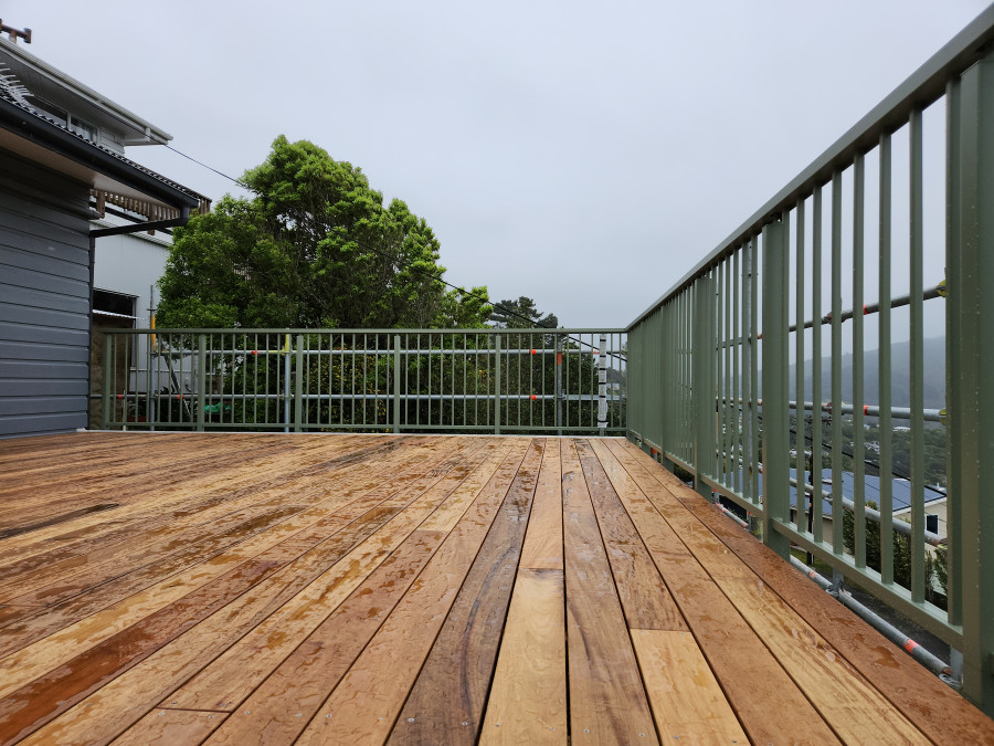 Edge Balustrade in Matt Mist Green