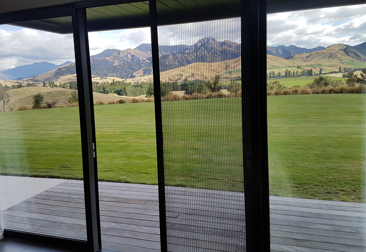 HomePlus Otago screens in Wanaka web1500